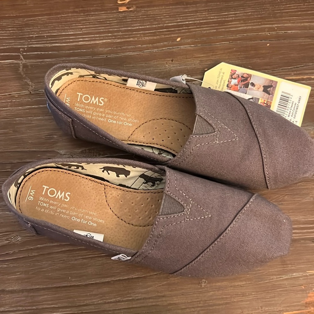 NWT TOMS Classic - Ash